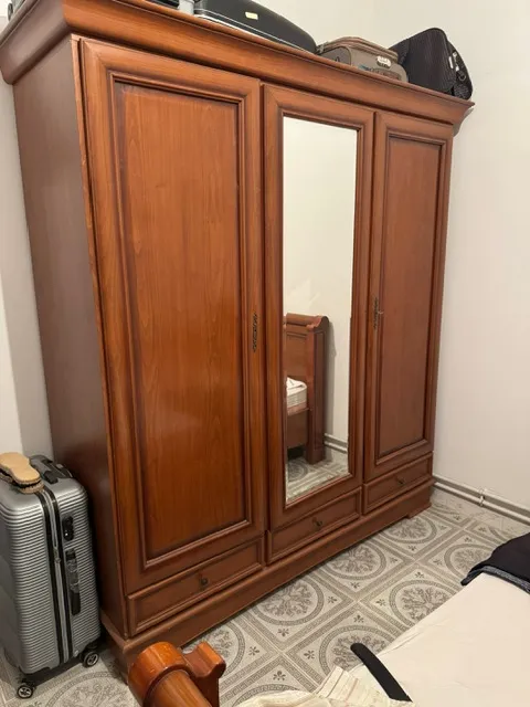 lit +armoire et table de chevet