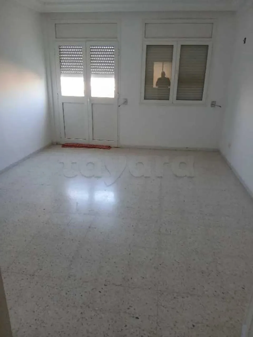 un spacieux appartement s+2 HS au 1er étage (avec ascenseur) a louer a Jardin D'El Manzah 2