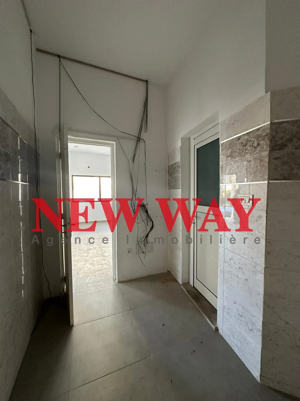 Local Commercial Mur, Fait le Coin à khezema