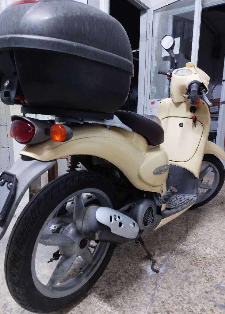 À vendre : Aprilia Scarabéo – Très bon état