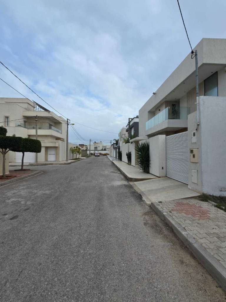 Villa de luxe Inachevée En Vente à Khezema_