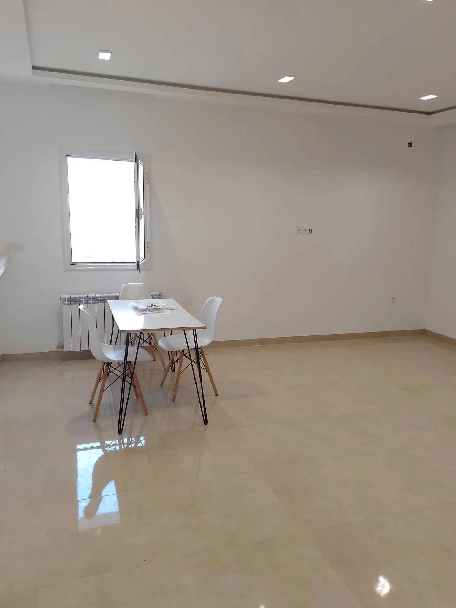 location annuelle un étage de villa vide s+2