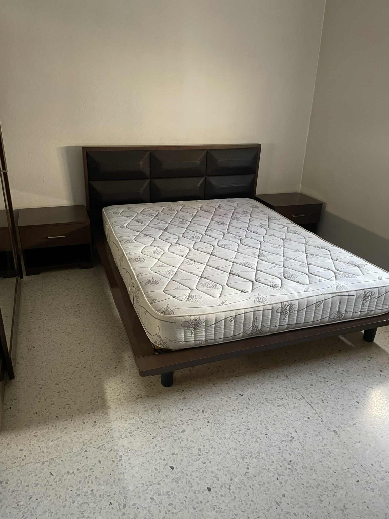 Ensemble de chambre à coucher – très bon état 