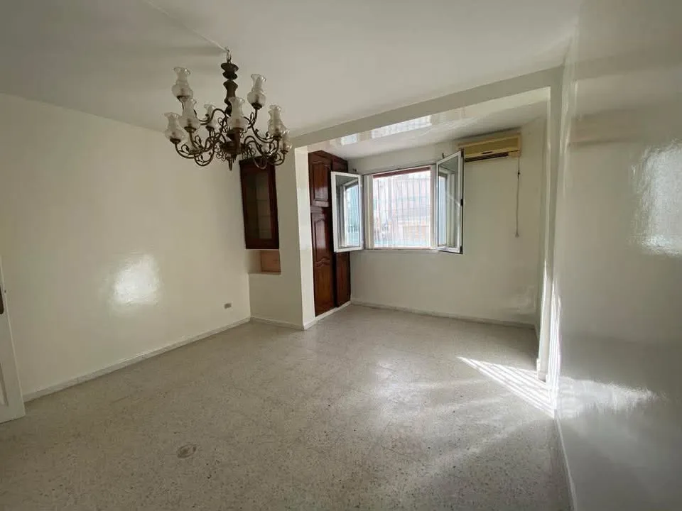 A vendre au RDC S3 à cité Ennouzha Ariana