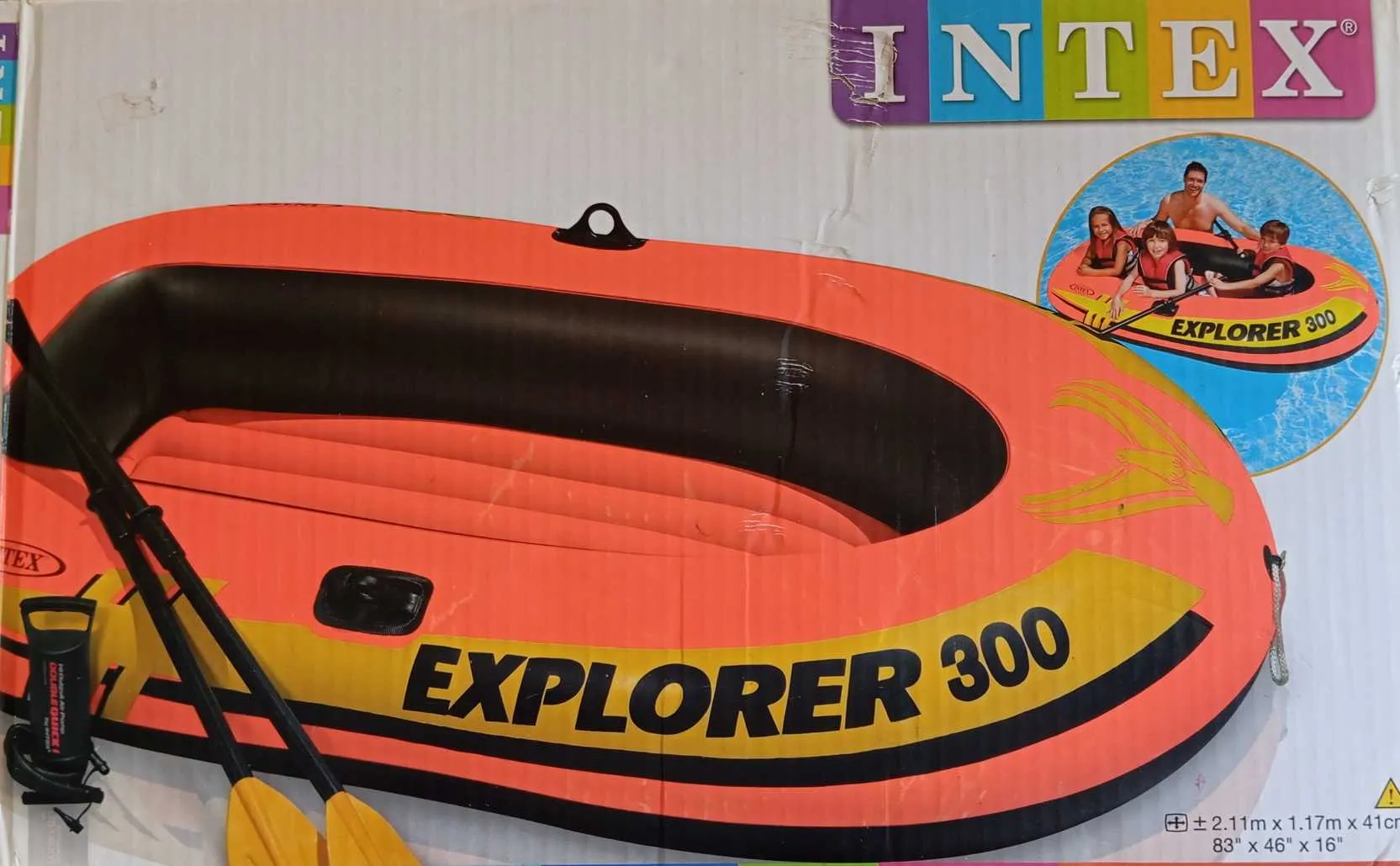 Très bonne affaire : Bateau gonflable Explorer 300 Intex avec une paire de rames et un gonfleur
