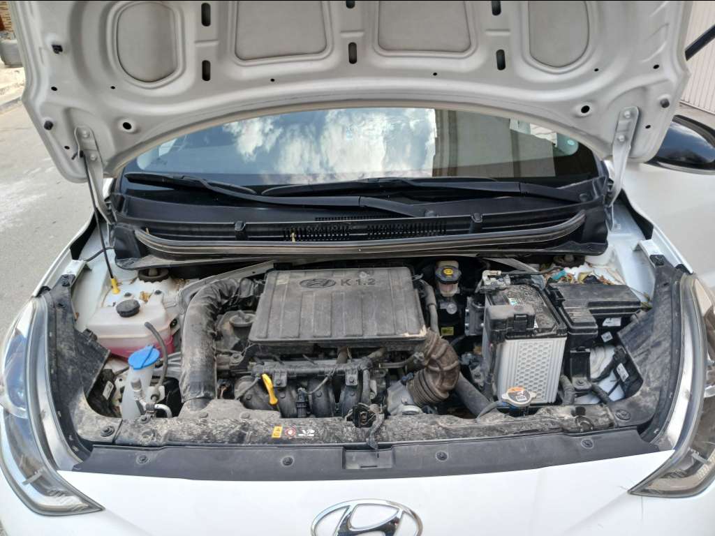 HYUNDAI GRANDE i10 1er main ESSENCE Tel 24 313 594