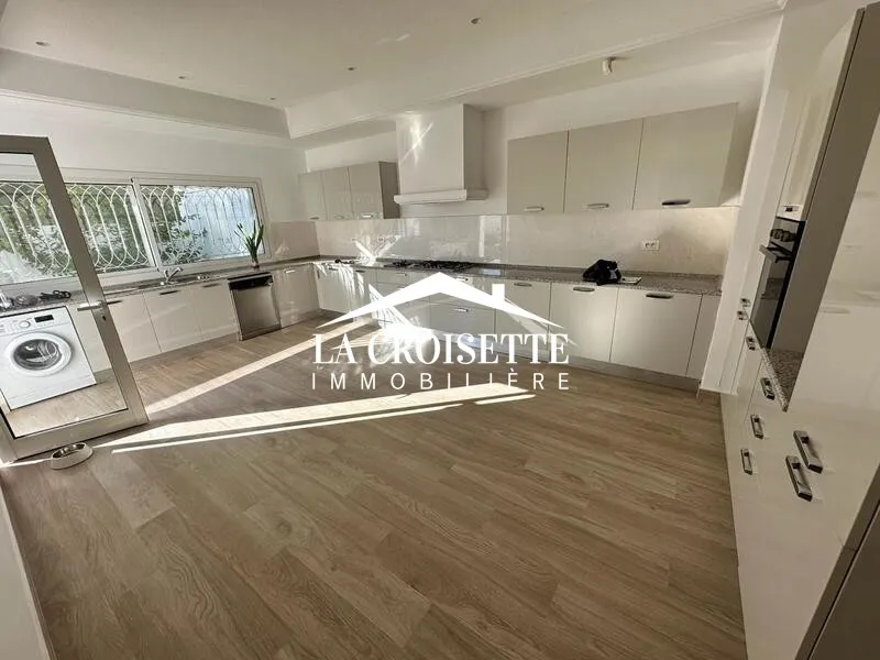 Villa S+4 avec piscine à Gammarth MVL1582