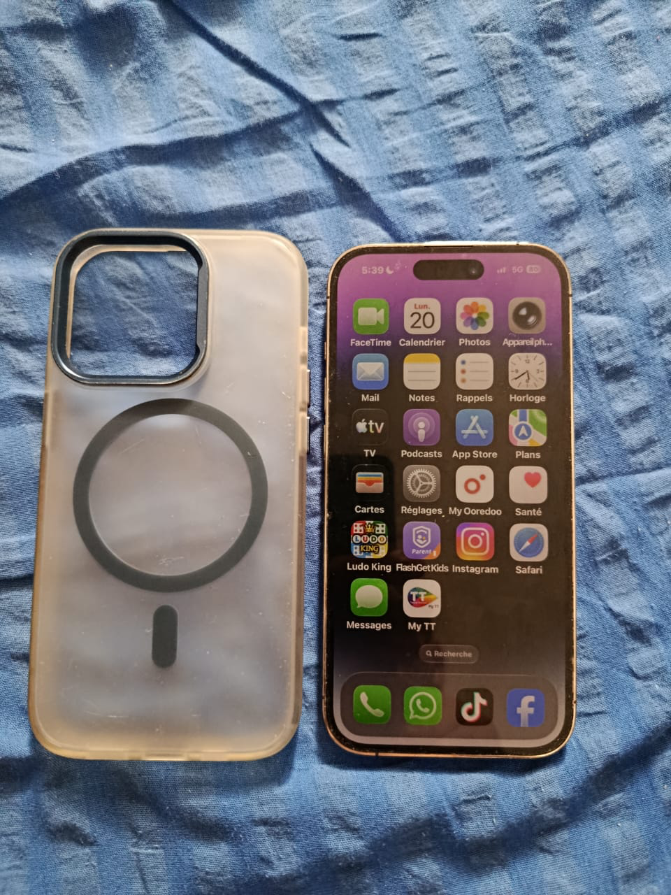 I phone 14 pro e sim