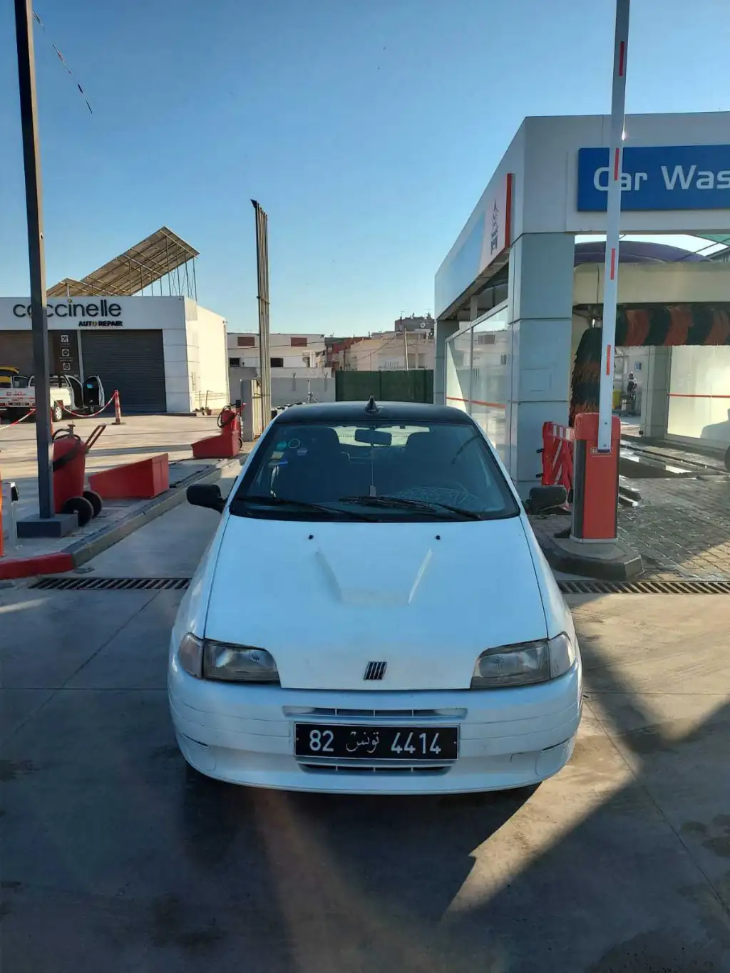 Avendre Fiat punto 1 en très bon état nm de tlf 96 028 174