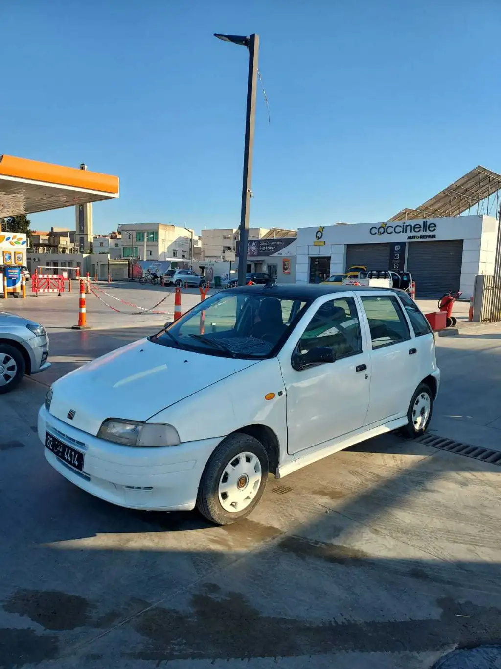 Avendre Fiat punto 1 en très bon état nm de tlf 96 028 174