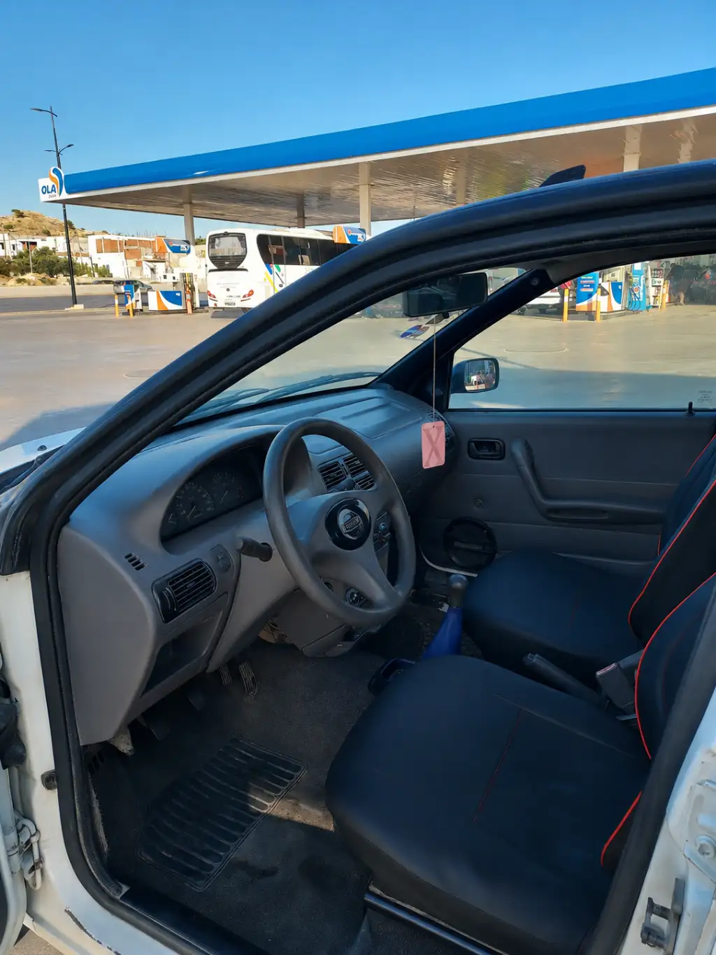 Avendre Fiat punto 1 en très bon état nm de tlf 96 028 174