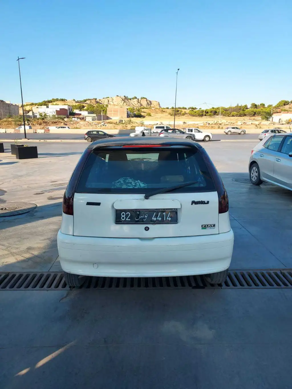 Avendre Fiat punto 1 en très bon état nm de tlf 96 028 174