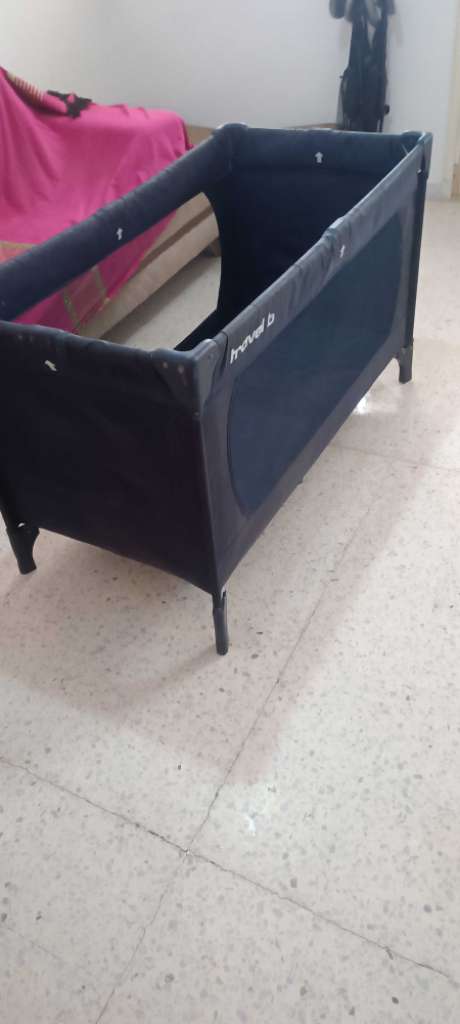Four encastrable diamont + lit pour bebe travel b + poussette primo a vendre