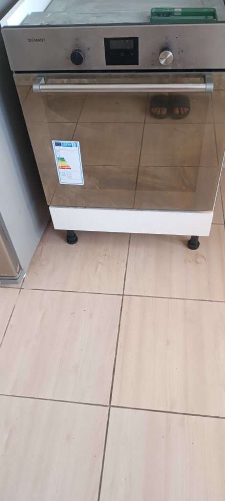Four encastrable diamont + lit pour bebe travel b + poussette primo a vendre