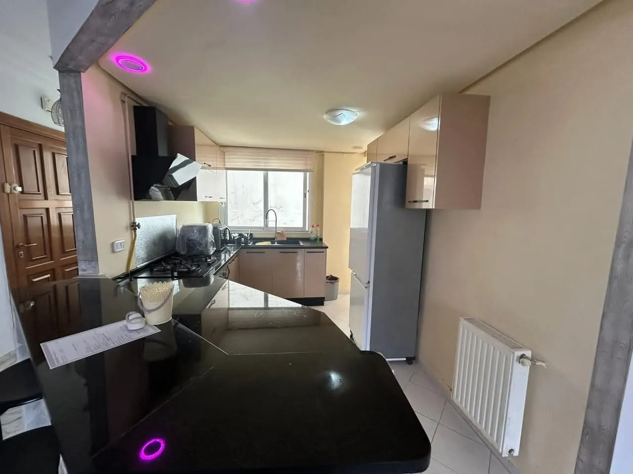 A vendre beaux appartement plein zone touristique sousse khezama