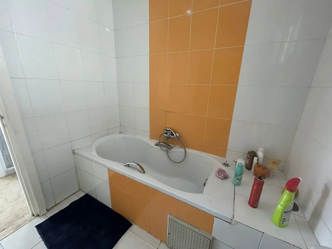 A vendre beaux appartement plein zone touristique sousse khezama