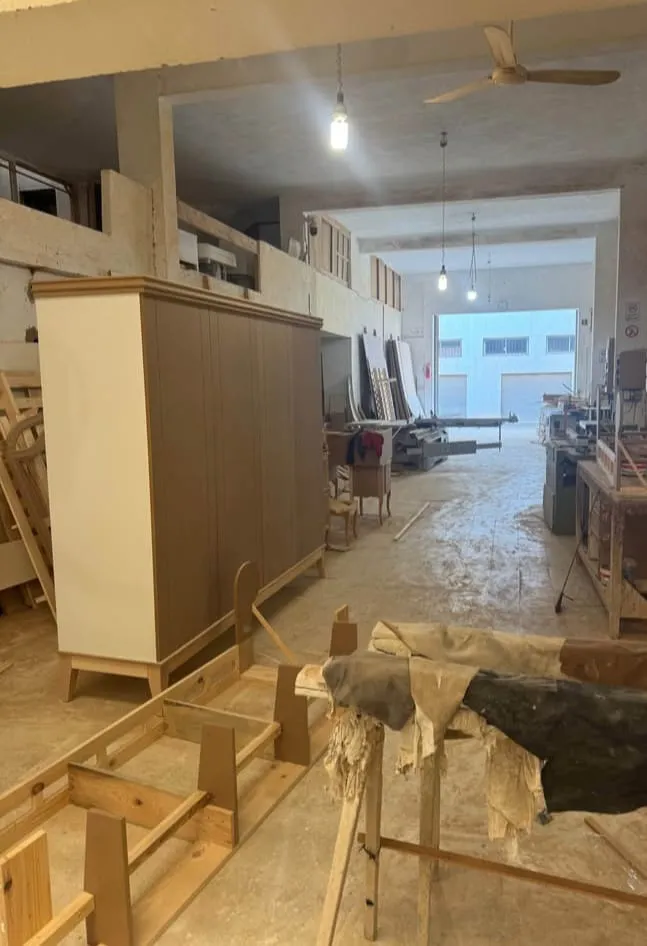 đ Ă LOUER â Usine moderne 1000 mÂČ avec bureau et studio