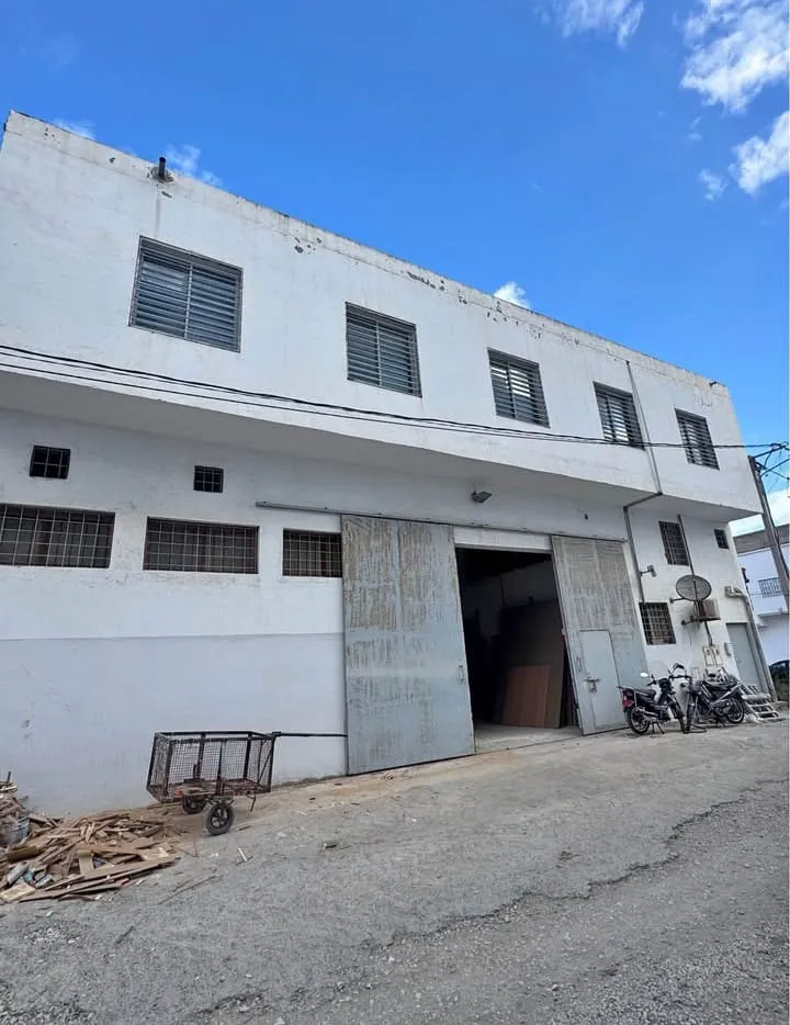 đ Ă LOUER â Usine moderne 1000 mÂČ avec bureau et studio