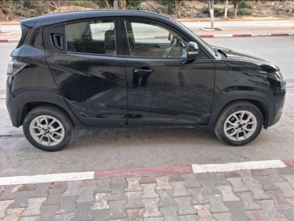 Mahindra kuv k6
