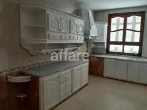 🏡 **À LOUER – ÉTAGE DE VILLA S+4 À ENNASR 1**