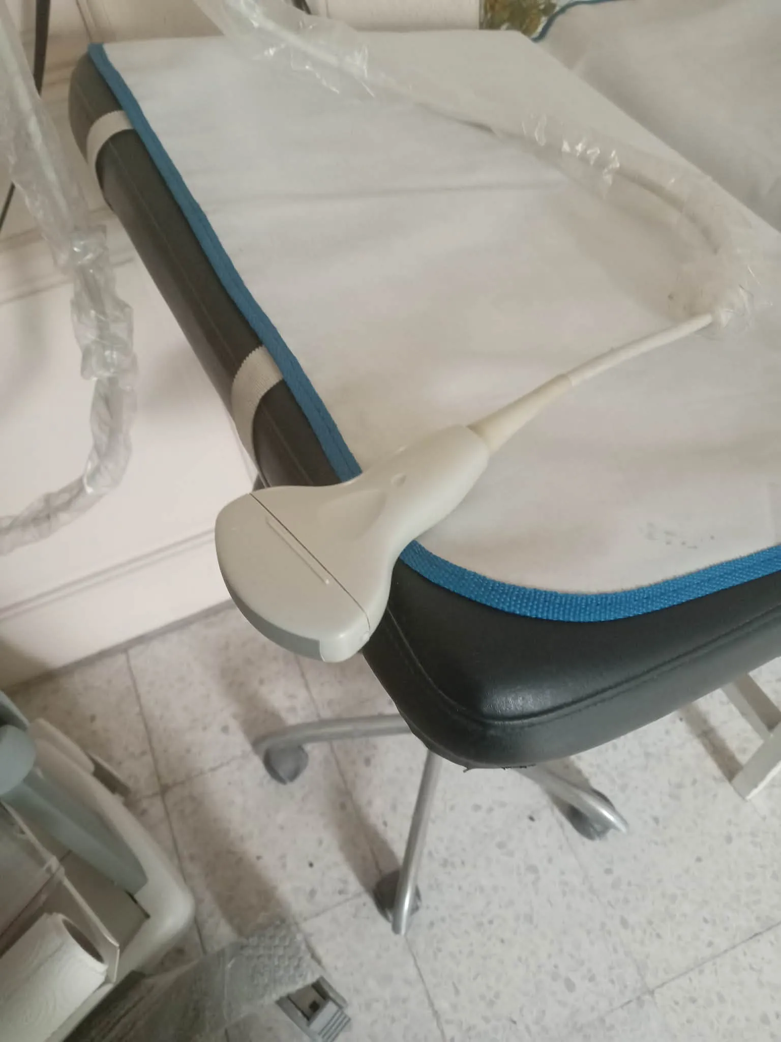 Écho Mindray DP‑10 بحالة ممتازة مع Chariot وSonde Convex 2–6 MHz