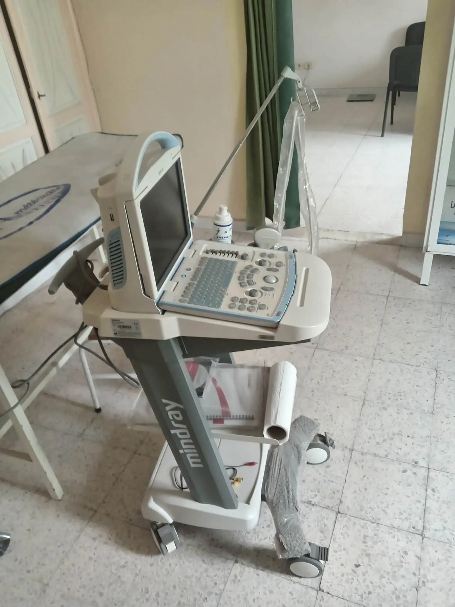 Écho Mindray DP‑10 بحالة ممتازة مع Chariot وSonde Convex 2–6 MHz