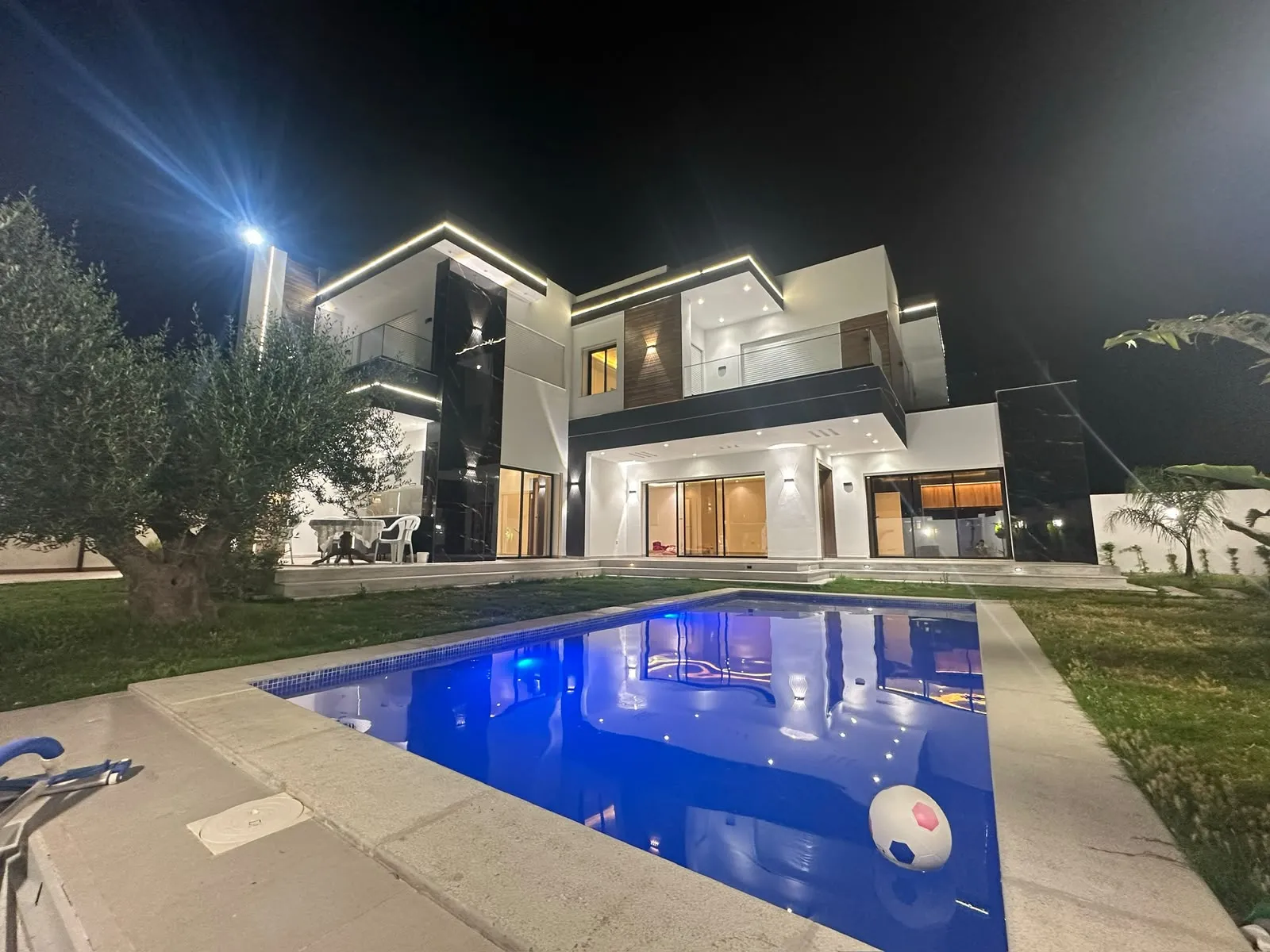 une charmante villa de style moderne