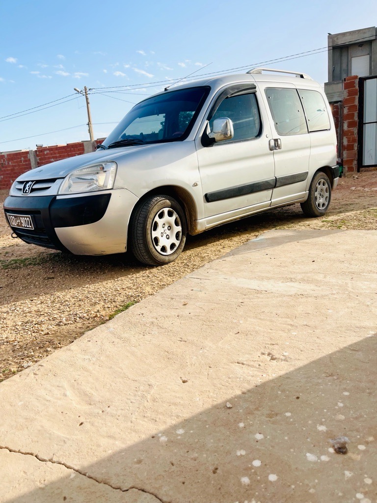 Une belle Peugeot partner 5 place