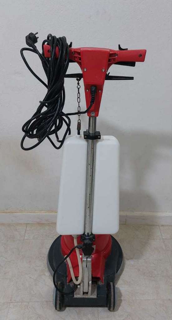 Matériel de Nettoyage à Vendre
Matériel de nettoyage en bon état, presque neuf.