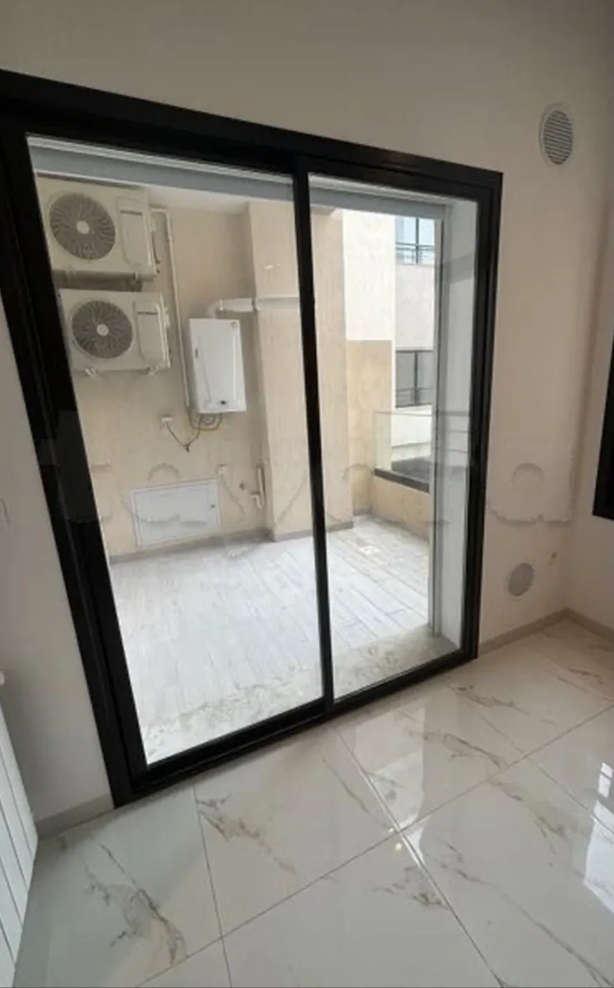 Location S1 vide à Ennasr 2