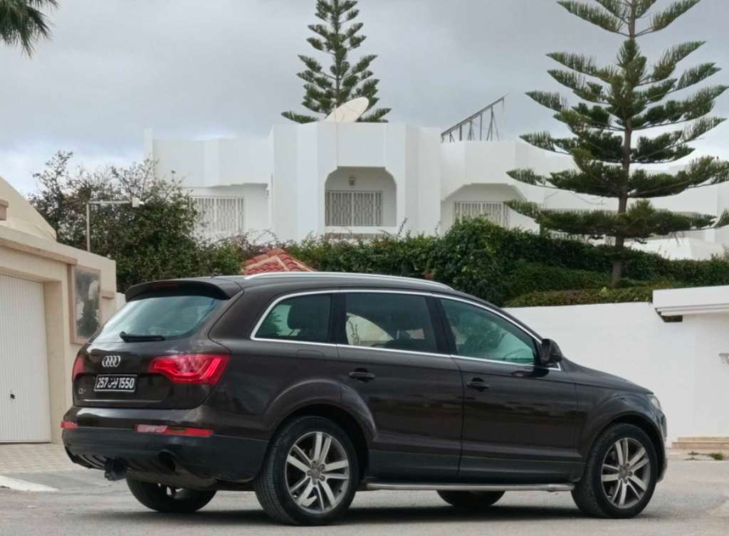 🚘 AUDI Q7 3.0 L 4*4

