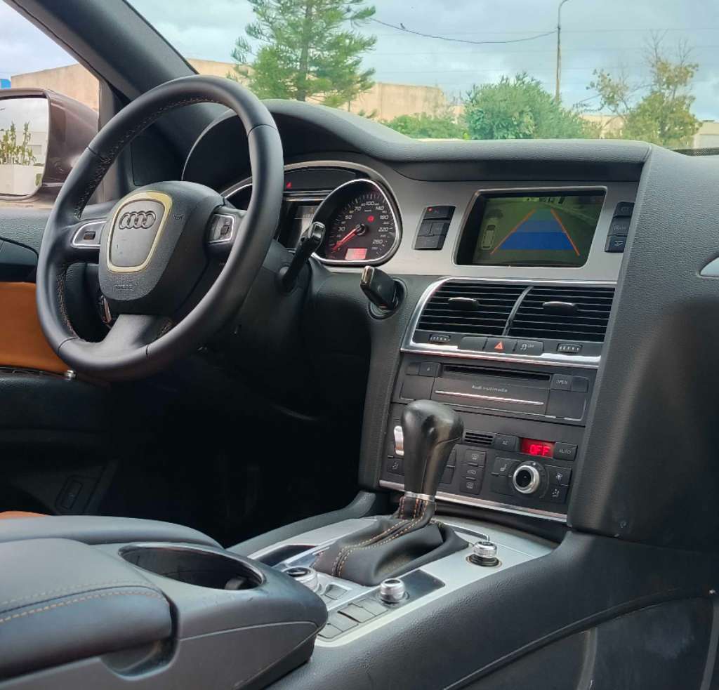 🚘 AUDI Q7 3.0 L 4*4
