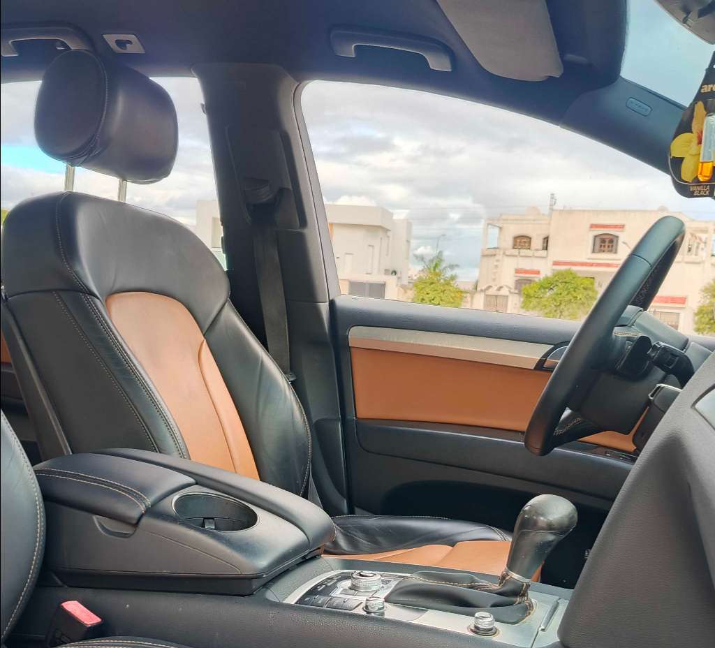 🚘 AUDI Q7 3.0 L 4*4

