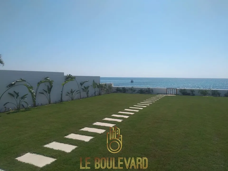 A Louer Villa S+4 Haut Standing Pied Dans L'eau Située à Maamoura, Nabeul
