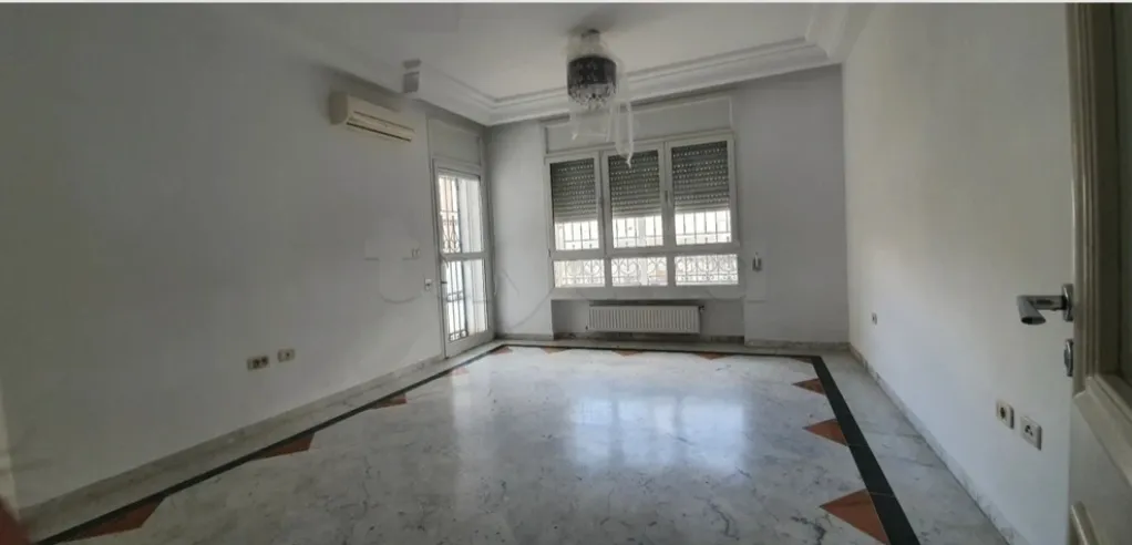 Location S2 vide à Jardin D'El Menzah 2