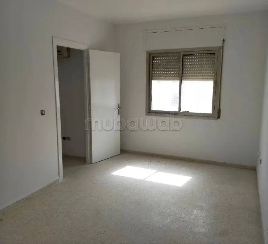 Location S1 vide à El Manar 1
