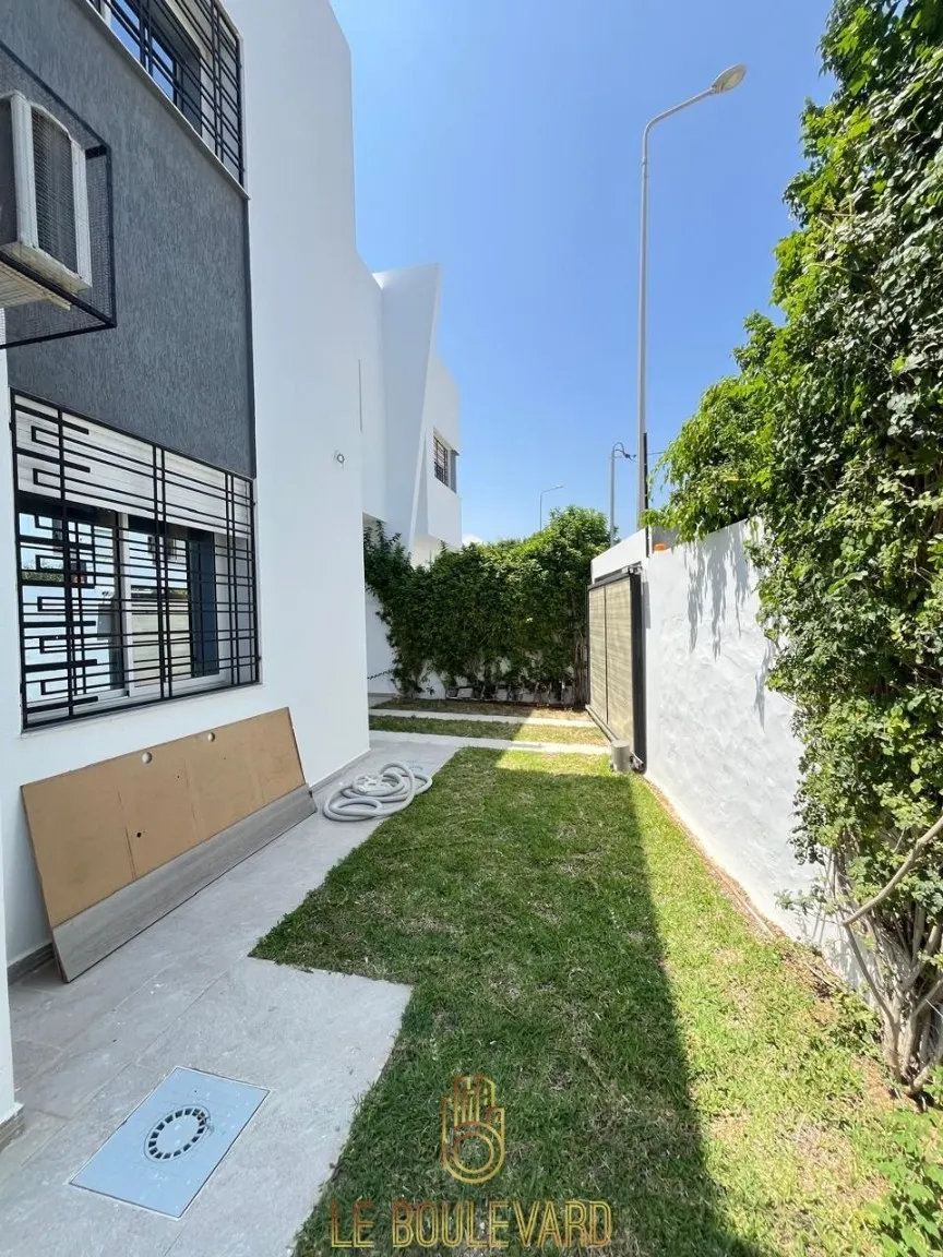 Location Estivale : Villa Duplex S+4 Haut Standing Avec Piscine Ă Hammamet Nord