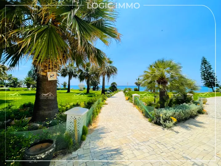 🏖️ À Vendre – Appartement S+2 Pieds dans l'Eau