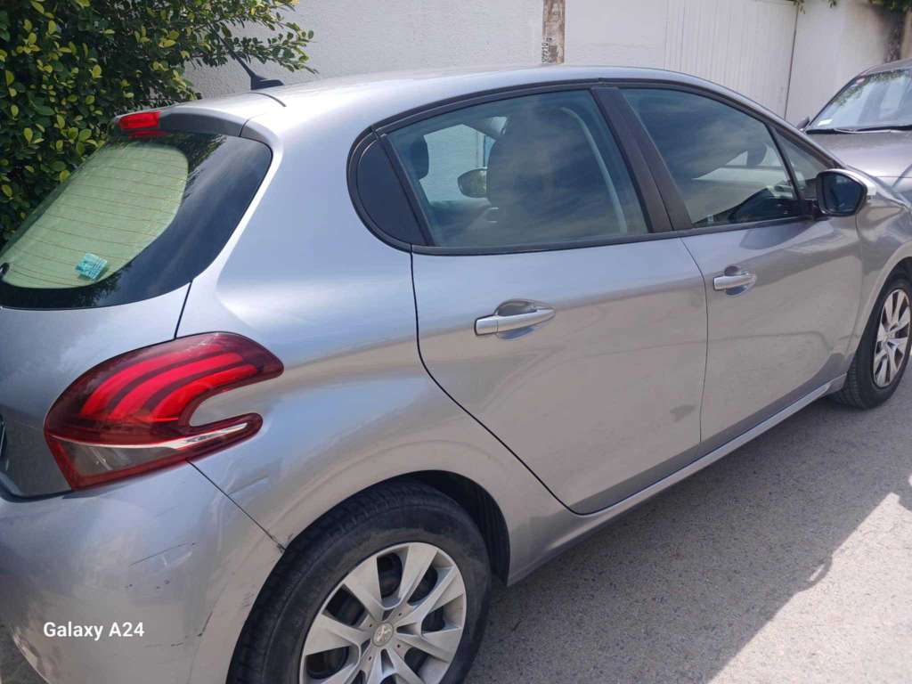 A vendre voiture 🚗 Peugeot en très bon état 