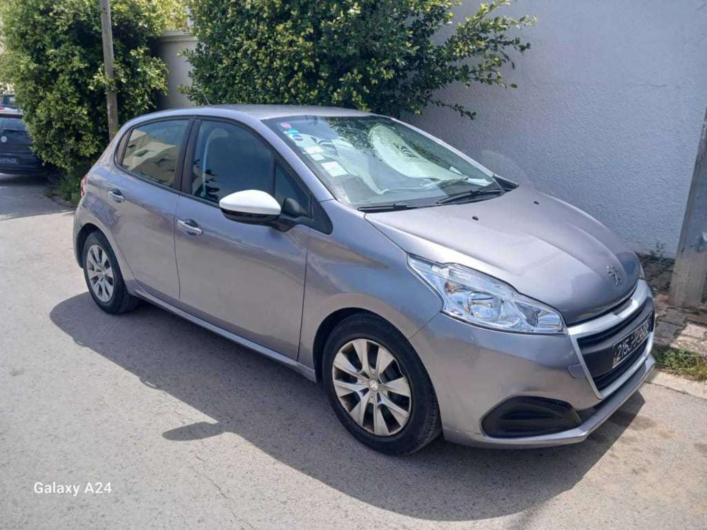 A vendre voiture 🚗 Peugeot en très bon état 