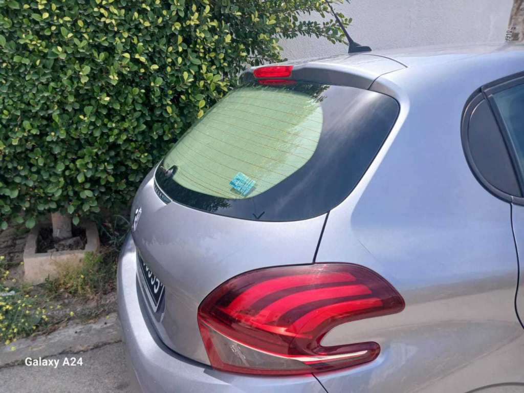 A vendre voiture 🚗 Peugeot en très bon état 