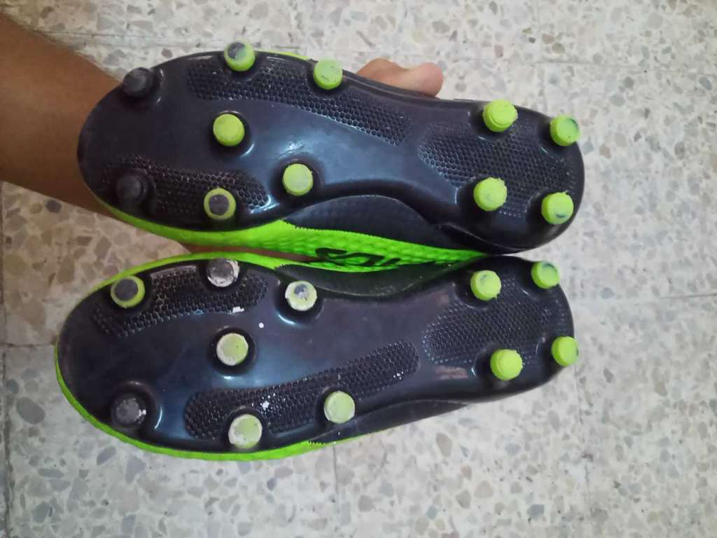 Crampons toutes les pointures sont disponibles