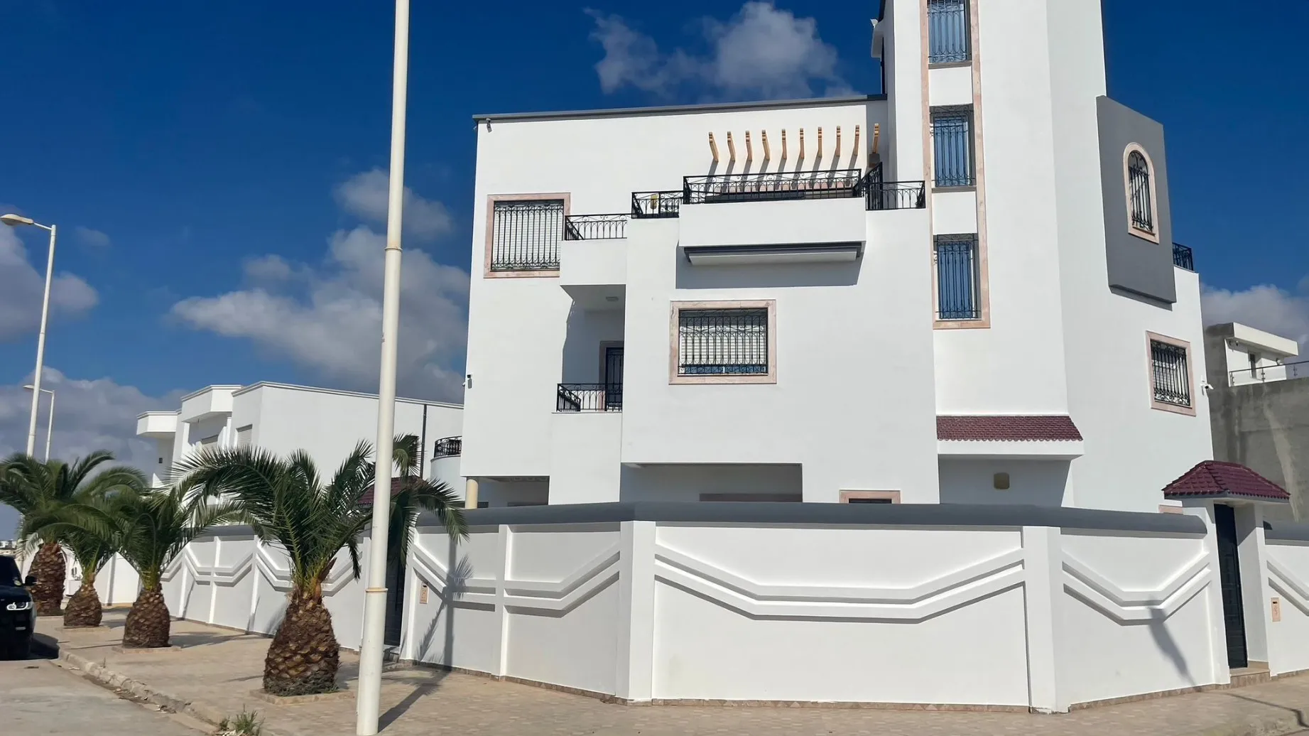 Une Villa de maitre avec Appartement à Jinene Béni Khiar Plage