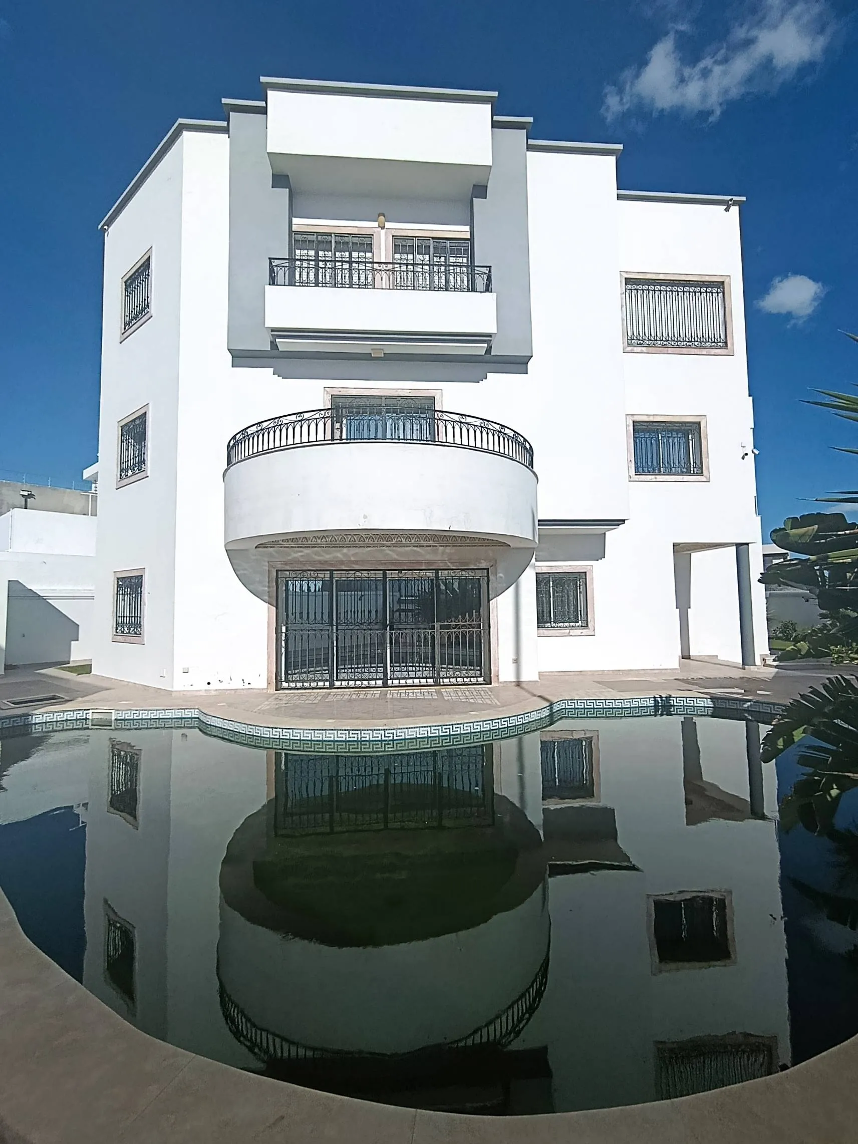 Une Villa de maitre avec Appartement à Jinene Béni Khiar Plage