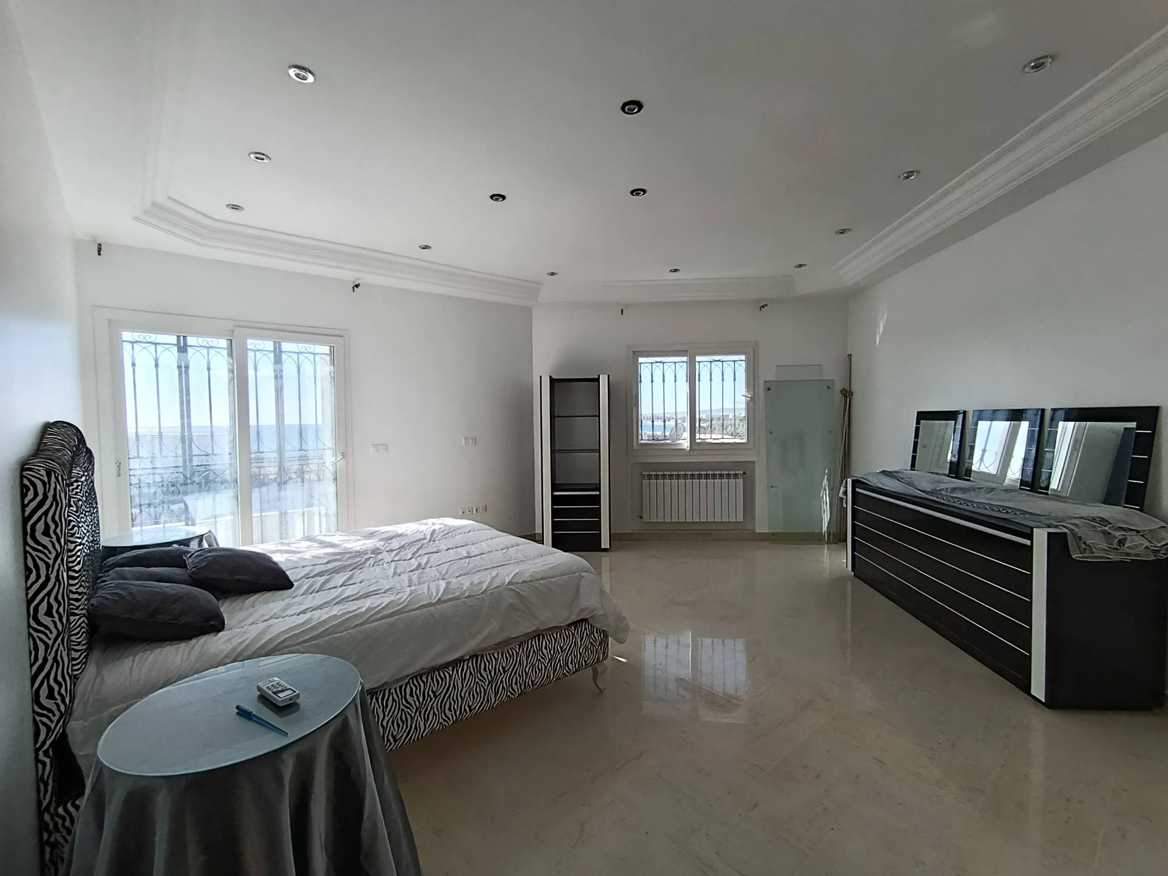 Une Villa de maitre avec Appartement à Jinene Béni Khiar Plage