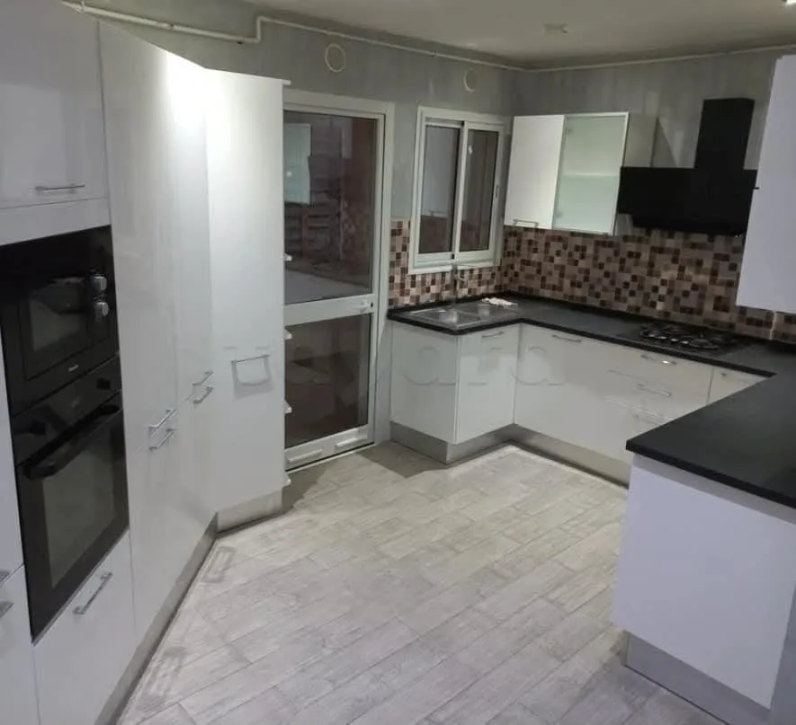 Location S3 vide à La Soukra