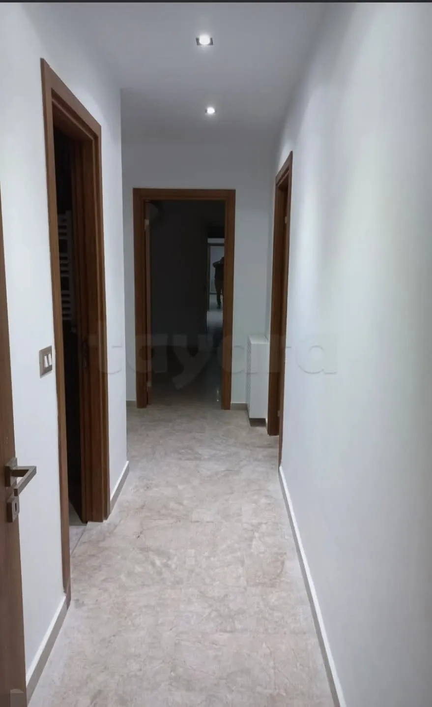 Location S3 vide à La Soukra