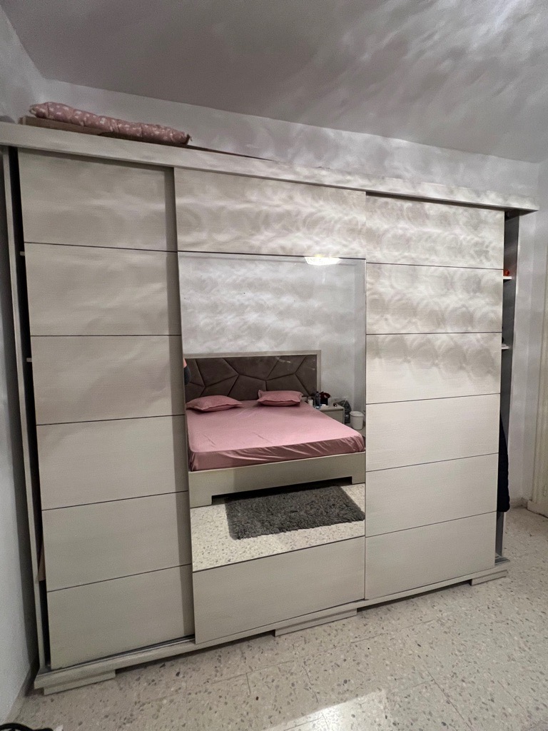 Chambre à coucher complète avec dressing