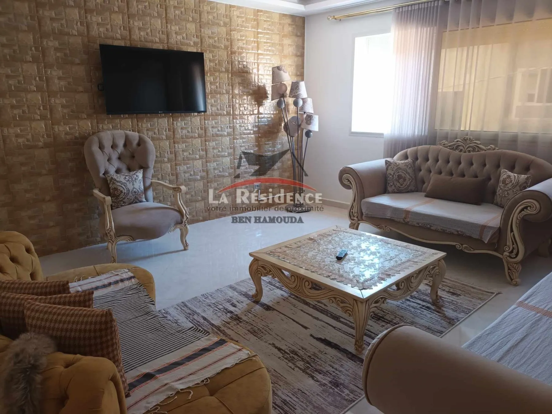 étage de villa haut standing meublé situé au début de la Corniche Bizerte.