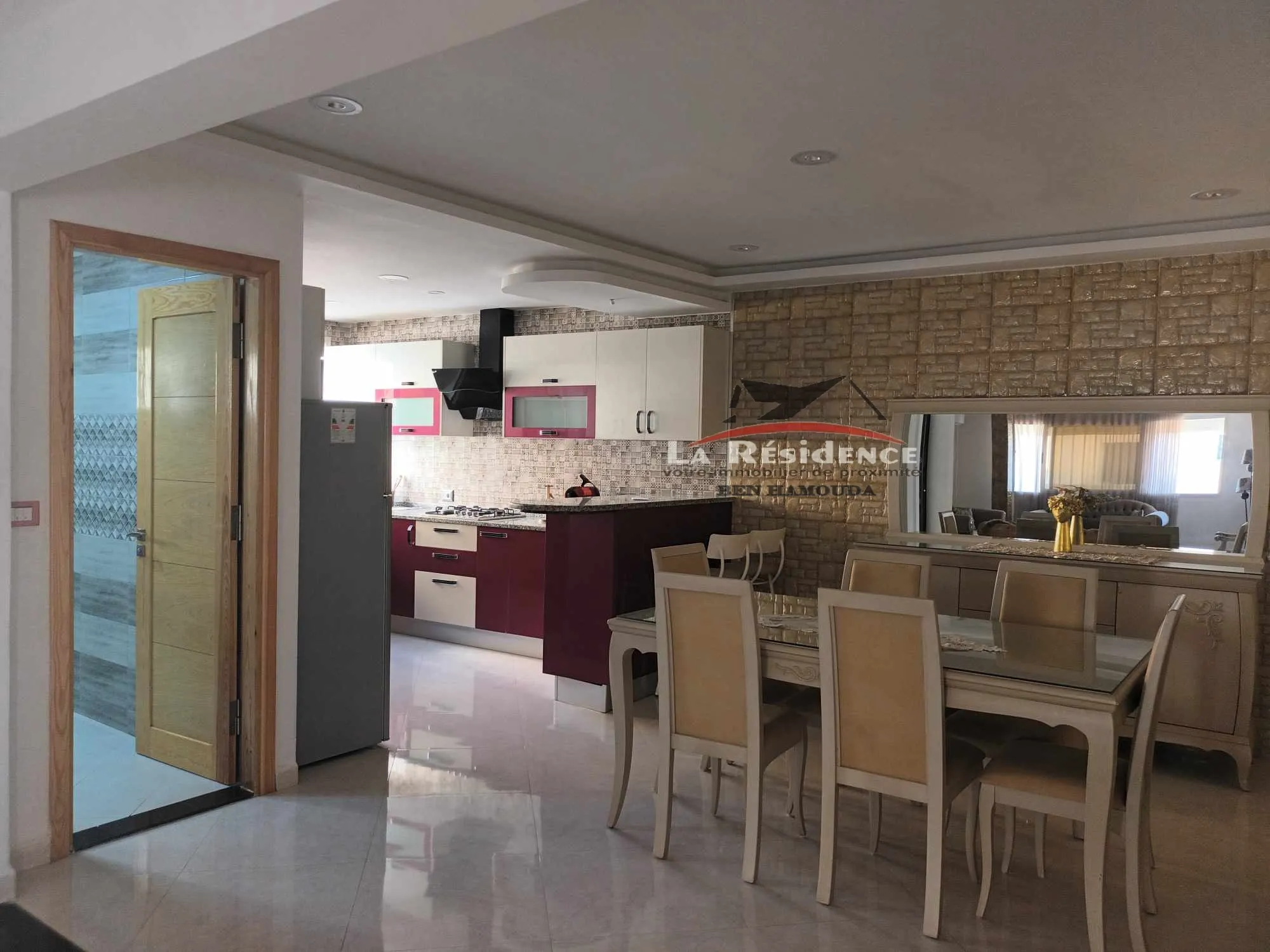 étage de villa haut standing meublé situé au début de la Corniche Bizerte.
